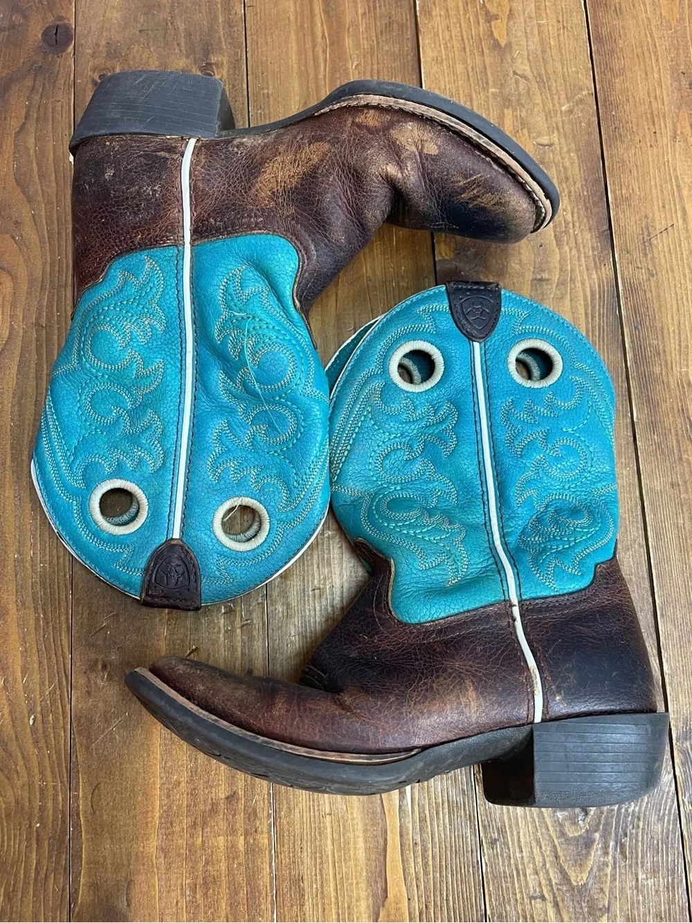 Ariat kids size 13 turquoise and brown leather cowboy boots